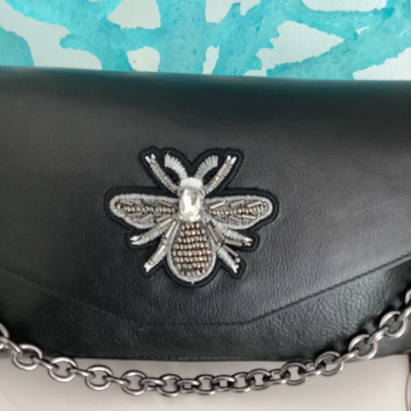 REDUCED HOUSE OF HARLOW 1960 BLACK LEATHER EMBELLISHED CRYSTAL BEE DECOR BAG - Picture 2 of 13